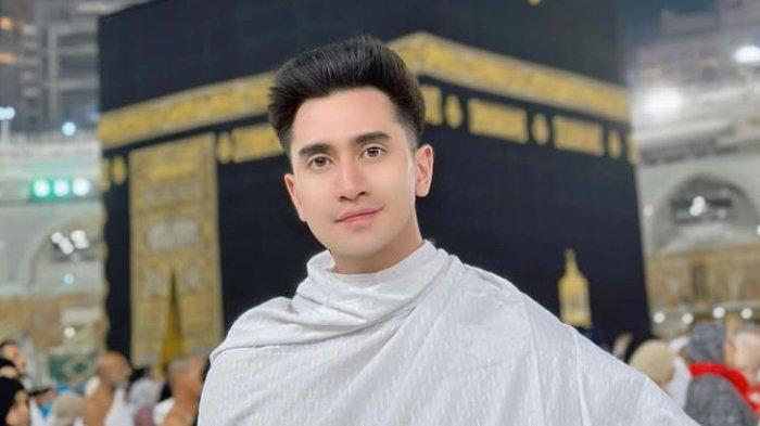 Verrell Bramasta umroh