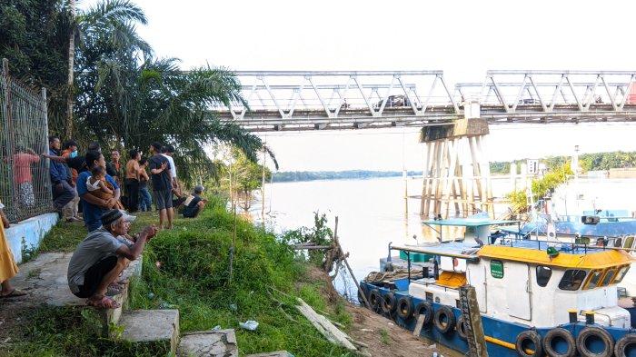 Warga Tembesi Nyaris Bakar Tongkang Batu Bara karena Nekat Lintasi Sungai Batanghari
