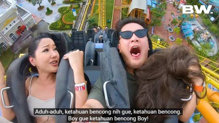 Wig Lucinta Luna Lepas saat main roller coaster