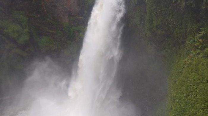 Air terjun Telun Berasap di Kerinci