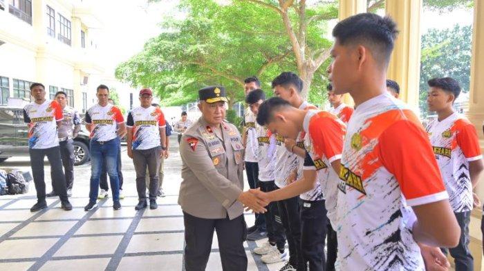 Wakapolda Jambi Lepas Keberangkatan 30 Atlet Putra Putri Bola Volly Turnamen Kapolri Cup Tahun 2024