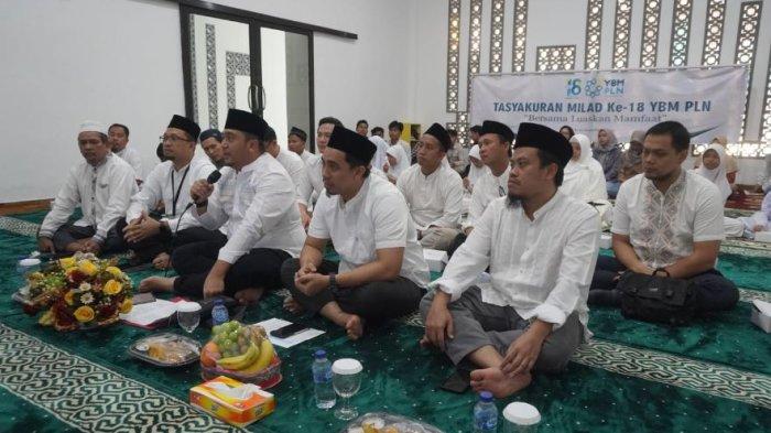 YBM PLN UP3 Jambi Berikan Santunan Anak Yatim Di Kota Jambi Dalam Rangka Tasyakuran Milad 18 YBM PLN