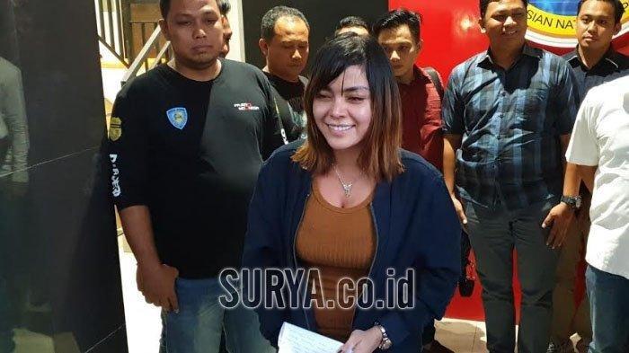 Intip Dari Dekat Sosok Avriellia Shaqqila yang Sumringah Datangi Polda