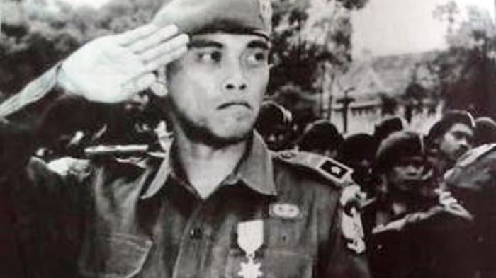 Kisah Nekat Benny Moerdani Terjun Dari Pesawat Pimpin Pasukan Komando ...