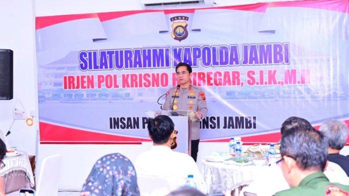 Kapolda Jambi Irjen Pol. Krisno H. Siregar,  menggelar silaturahmi bersama insan pers Provinsi Jambi di Rumah Kebangsaan Siginjai Jambi pada Rabu, (30/04/2025)