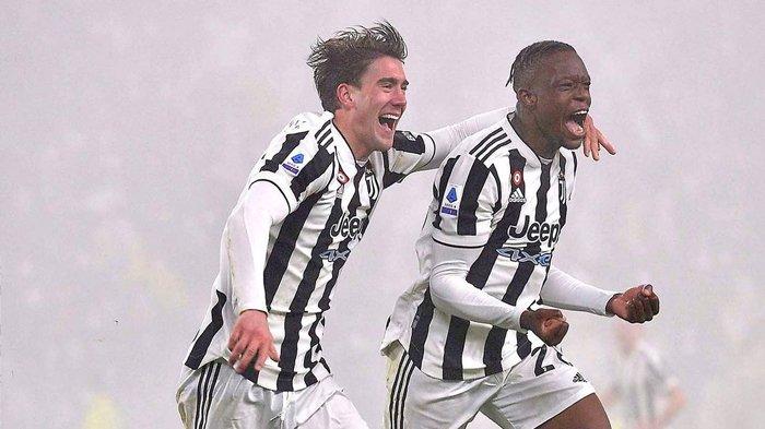 Denis Zakaria dan Dusan Vlahovic selebrasi saat debut di Juventus