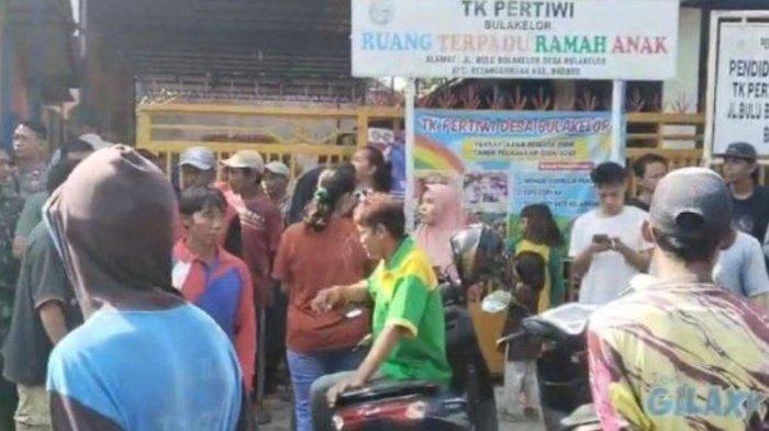 Warga Demo Gegara Sekdes Mesum dengan Ipar
