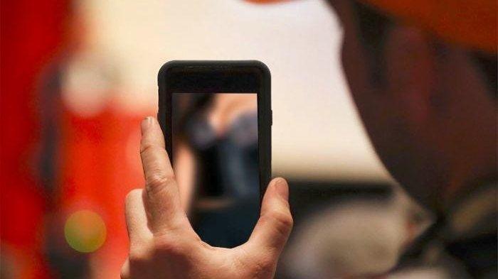 Foto Viral Bikin Heboh, Seorang Wanita Pamer Bagian Ini di Lokasi