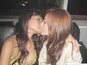 Wah, Ada Foto Mirip Jupe dan Wulan Guritno Ciuman - Tribunjambi.com