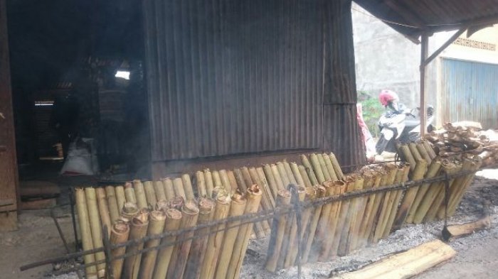 Tiga jenis lemang populer di Sarolangun, lemang pisang, ketan hitam dan ketan putih kemudian dicampur dengan santan, dijual di antaranya ke Pasar Bawah Sarolangun.