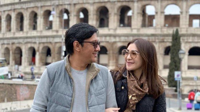 Pelawak Andre Taulany dan istrinya, Rien Wartia Trygina atau Erin Taulany.