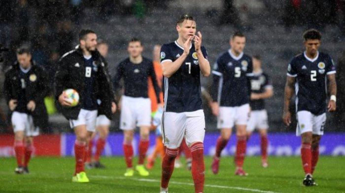 Pemain Timnas Skotlandia merayakan kemenangan usai melumat San Marino dengan skor 6-0 dalam Kualifikasi Piala Eropa 2020 di Stadion Hampden Park, Minggu (13/10/2019).