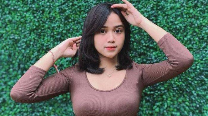 Pose Brisia Jodie