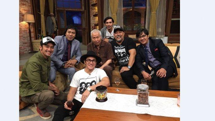 Rudy Badil (rambut putih)