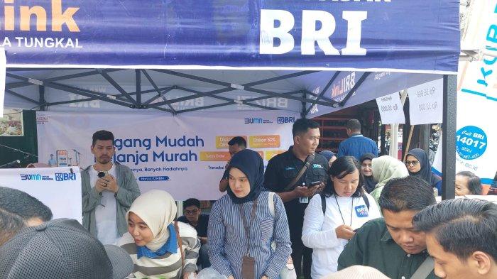 Antusias masyarakat cukup tinggi untuk belanja di pasar murah yang diselenggarakan oleh BRI Cabang Kuala Tungka
