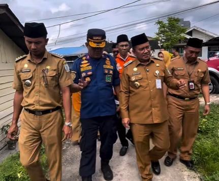 Wali Kota Jambi Maulana Takziah ke Kediaman Ananda Alm. Faris yang Menjadi Korban Tenggelam