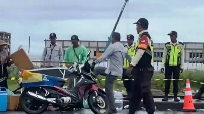 TENDANG GEROBAK - Oknum komandan satpam menendang gerobak milik pasutri yang mengais nafkah menjadi PKL di Kawasan Industri Kendal (KIK) pada Senin (26/5/2025) sore. Saat ini, kejadian itu sudah dimediasi bersama pihak terkait dan akan dilakukan mediasi lanjutan pada Rabu (28/5/2025) di Polres Kendal.