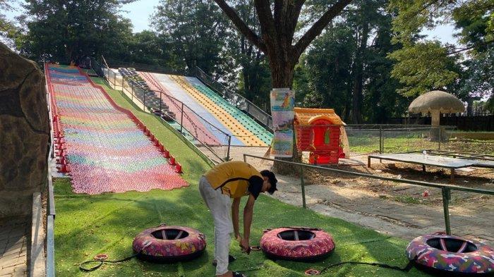 WAHANA SEMARANG ZOO - Salah satu wahana di Semarang Zoo. Tiket masuk ke Semarang Zoo bagi anak-anak yang lulus PAUD hingga SMA bakal diberlakukan hanya Rp10.000 mulai 14 Juni 2025 selama sebulan.