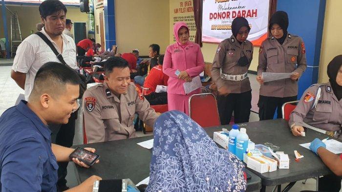 DONOR DARAH - Polres Sragen menggelar kegiatan donor darah yang dilaksanakan pada Rabu, 11 Juni 2025 di Hall Sibara Mapolres Sragen. Donor darah tersebut digelar dalam rangka menyambut Hari Bhayangkara ke-79. (Dok Polres Sragen)