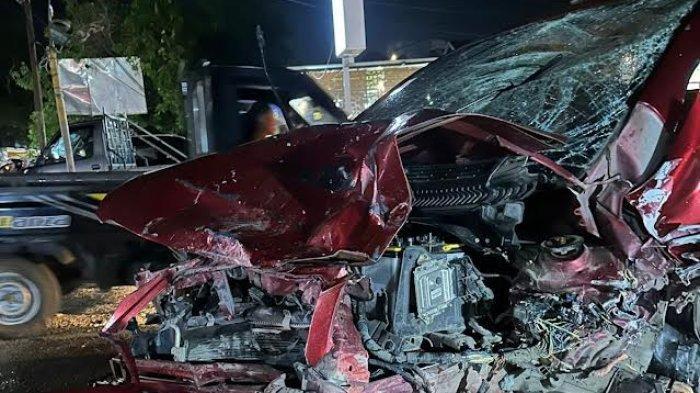 LAKA LANTAS: Kondisi kendaraan yang terlibat kecelakaan beruntun di Bone, Sabtu (14/6/2025). Dua orang meninggal dunia dalam insiden ini. (TRIBUN BONE/ISTIMEWA)