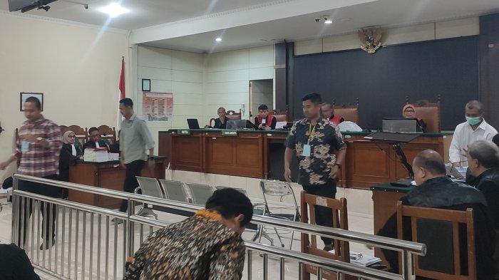 TEMAN SATU ANGKATAN - Para teman satu angkatan Aulia Risma Lestari memberikan keterangan dalam sidang lanjutan kasus dugaan perundungan dan pemerasan PPDS Anestesi Undip di PN Semarang, Rabu (18/6/2025). 