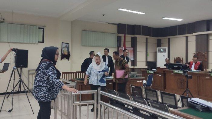 MANTAN ANAK BUAH - Mbak Ita dan Alwin Basri mengikuti persidangan di Pengadilan Tipikor Semarang, Rabu (18/6/2025). Dalam persidangan itu untuk mengorek keterangan mantan anak buah Mbak Ita.