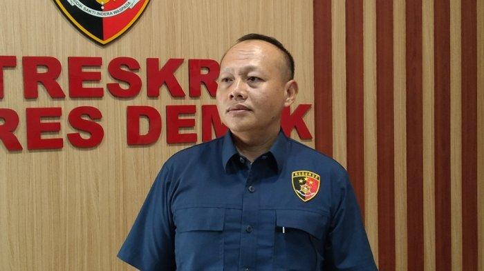 PENCABULAN - Kasatreskrim Polres Demak, AKP Kuseni. Kepolisian menangkap seorang guru Madrasah Diniyah dalam kasus pencabulan terhadap 16 siswi kelas 6 di Kecamatan Demak, Kabupaten Demak.