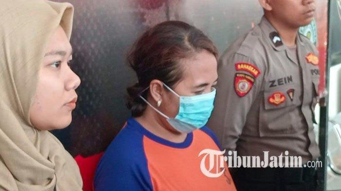 ISTRI BUNUH SUAMI - Polisi saat gelar konferensi pers kasus pembunuhan yang dilakukan Fauziah. Barang bukti seperti balok kayu dan pisau turut diamankan.