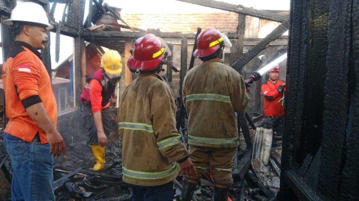 KEBAKARAN RUMAH: Kondisi rumah warga yang terbakar berlokasi di Dusun Bawongso RT 006 RW 002, Desa Limbangan, Kecamatan Watumalang, Jumat (27/6/2025). Kondisi rumah 90 persen terbakar hanya menyisakan 1 ruangan kamar yang tidak dilalap api. (Dok. BPBD Wonosobo)
