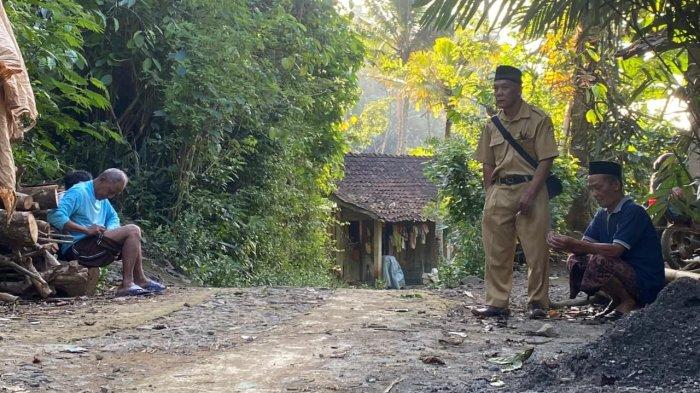 Suasana Dusun Jumbleng. Di balik keindahan alam dan kebun kopi yang terhampar luas, ternyata terdapat sebuah kisah tragis.