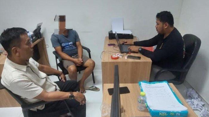Pelaku KSM (39), warga Kecamatan Somagede, Kabupaten Banyumas, Jawa Tengah, ditangkap Satuan Reserse Kriminal (Satreskrim) Polresta Banyumas saat diperiksa polisi, Rabu (2/7/2025) pukul 16.00 WIB. Ia menyetubuhi anak kandungnya sendiri hingga hamil.