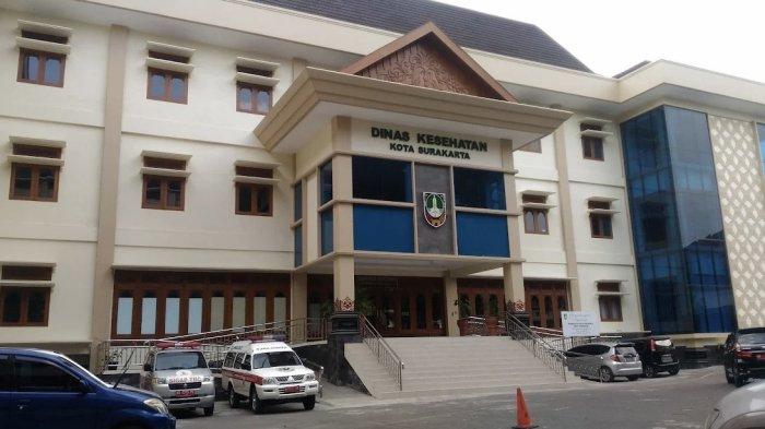 Gedung Dinas Kesehatan Surakarta yang terletak di kompleks Balai Kota, Jl Jend Sudirman No 2, Kecamatan Pasar Kliwon, Solo.