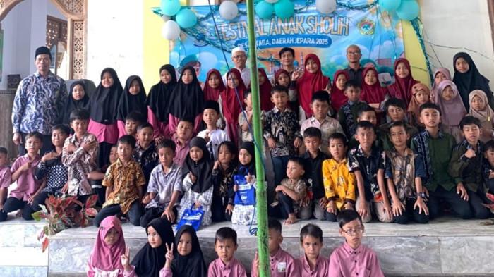 di Masjid Baitul Munir, Desa Pendem, Kecamatan Kembang. 