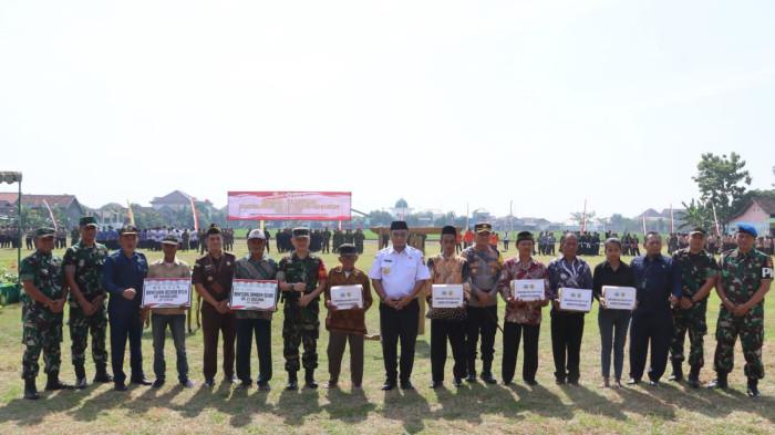 TMMD SENGKUYUNG: Kapolres Sragen Hadiri TMMD Sengkuyung Tahap III di Ngrampal, Sragen. Sinergi TNI-Polri dan Warga Wujudkan Desa Maju dan Mandiri. (Dok Polres Sragen)