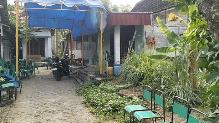 RUMAH KORBAN - Suasana rumah korban nenek yang diduga jadi korban pembunuhan di Dukuh Kalisangku, Desa Gempolrejo, Kecamatan Tunjungan, Blora.