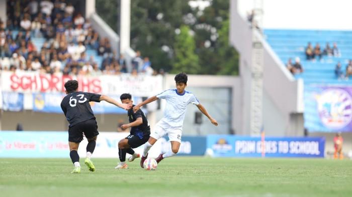 UJI COBA - PSIS Semarang menjalani laga uji coba menghadapi tuan rumah PSIM Yogyakarta dalam pertandingan bertajuk friendly match bertema “Spirit of Mataram: Sak Sukmamu, Sak Jiwamu” di Stadion Mandala Krida, Yogyakarta, Selasa (29/7/2025).