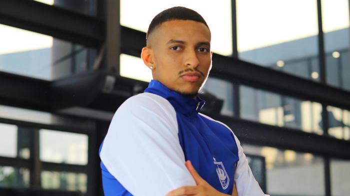 PEMAIN PSIS - Camilo Sanchez berpose mengenakan pakaian PSIS Semarang. Dia adalah pemain asing pertama yang diperkenalkan ke publik untuk musim 2025-2026.