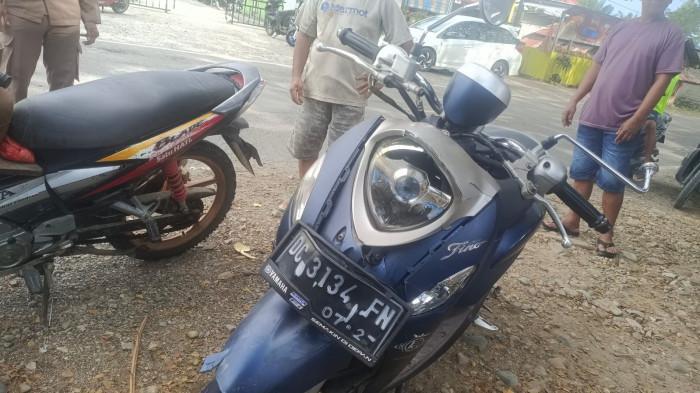 KECELAKAAN MAUT - Polisi saat melakukan olah TKP di Jalan Trans Sulawesi, Desa Karossa, Kecamatan Karossa, Kabupaten Mamuju Tengah, Sulawesi Barat, Selasa (29/7/2025). Kecelakaan ini mengakibatkan satu orang meninggal dunia. (Bripka Junedi for Tribun)