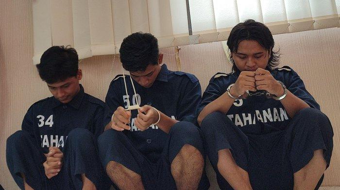Polisi Semarang meringkus tiga admin media sosial gangster yang terlibat dalam iklan judi online, dengan aliran dana mencapai jutaan rupiah per bulan.