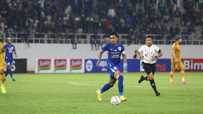 Aksi kapten PSIS Semarang Septian David Maulana dalam laga melawan Bhayangkara Presisi Indonesia FC di Stadion Jatidiri Semarang, Senin (3/7/2023).