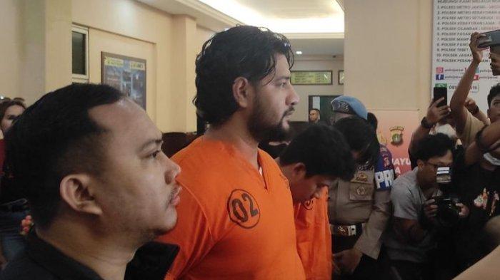 Ammar Zoni ditetapkan sebagai tersangka penyalahgunaan narkotika di Polres Metro Jakarta Selatan, Jumat (10/3/2023).