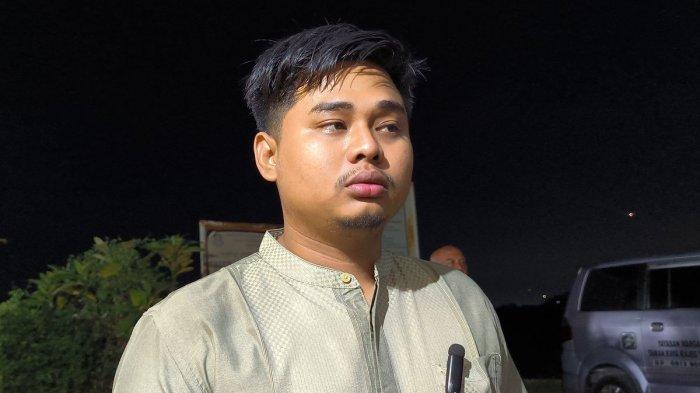 Anak kedua korban penembakan di Rest Area KM 45 Tangerang-Merak, Rizky Agam S. Saat ditemui usai pemakaman jenazah Ilyas Abdurrahman.