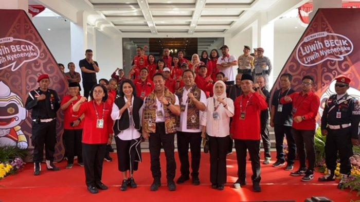 Andika Perkasa dan Hendrar Prihadi telah resmi mendaftarkan diri sebagai calon Gubernur dan Wakil Gubernur Jawa Tengah di kantor KPU Jawa Tengah, Selasa (27/8).