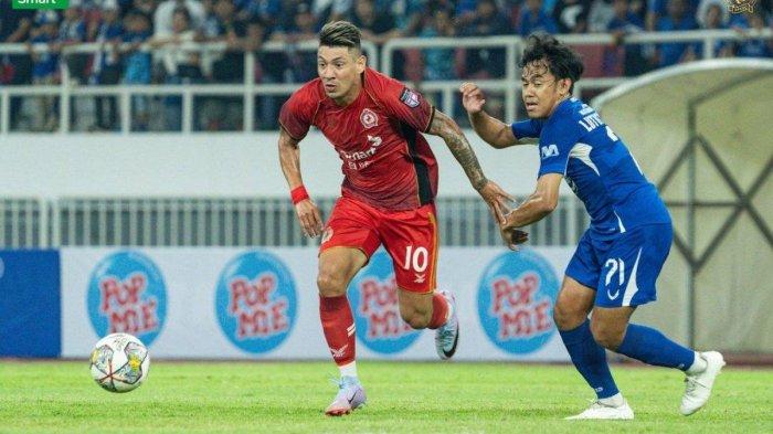 Andres Nieto pemain Phnom Penh Crown saat berhadapan dengan PSIS Semarang di Stadion Jatidiri Semarang dalam laga ujicoba pada tahun lalu.