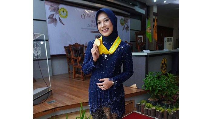 Annisa Mahasiswa Bidikmisi Raih Gelar Dokter
