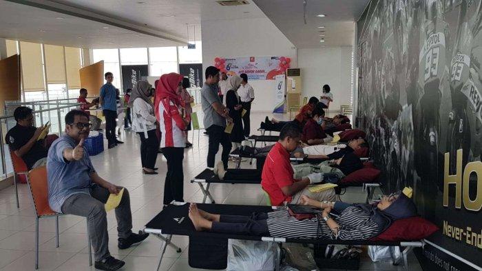 Astra Motor Jateng Lakukan Donor Darah dan Beri Bantuan untuk Korban Banjir Demak