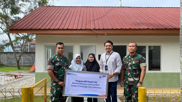 BRI CSR PEDULI : Penyerahan bantuan Program BRI Peduli dari PT Bank Rakyat Indonesia (Persero), Tbk. melalui Kantor Cabang Ungaran RO Semarang kepada Yonkav 2/Tank Ambarawa untuk renovasi Paud/KB Bunga Kartika pada Kamis (20/2/2025) - Penyerahan dilakukan langsung oleh Kepala Cabang BRI Ungaran, Endo Refano kepada Komanda Batalyon Kavaleri 2/Turangga Ceta atau Yon Kav 2/Tank, Letkol Kav Fikri Nurheldi.