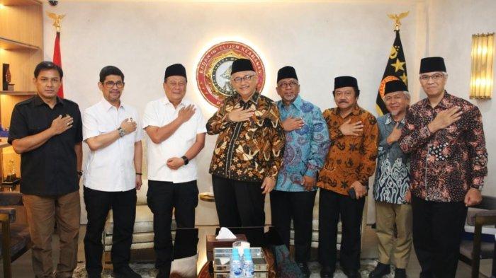 Ketua Umum DPP LDII, KH Chriswanto Santoso, dan jajarannya silaturahim ke Badan Intelijen dan Keamanan (Baintelkam) Polri di Cilandak, Jakarta Selatan. Kunjungan mereka dalam rangka pelaksanaan Rapat Kerja Nasional (Rakernas) LDII 2023.