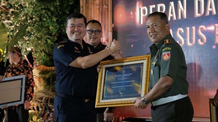 Bea Cukai Tanjung Emas telah mempertemukan 24 stakeholder yang terdiri dari perwakilan instansi pemerintah dan swasta dalam acara Wedangan Mas Tanjung pada Rabu (06/03/24).