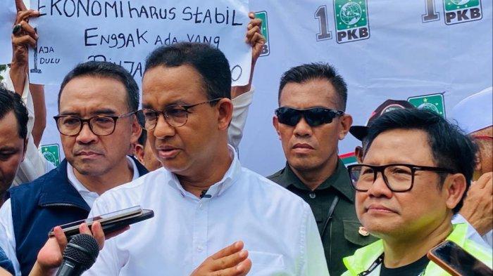 Calon Presiden (Capres) nomor 01 Anies Rasyid Baswedan, saat melakukan sesi wawancara dengan media setelah menghadiri kampanye akbar, di Lapangan Desa Pendawa, Kecamatan Lebaksiu, Kabupaten Tegal, Jawa Tengah, Selasa (30/1/2024). 